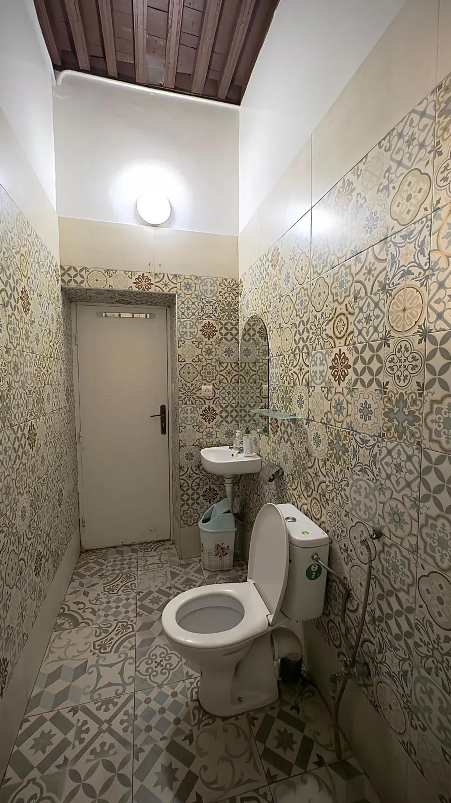 Une salle de bains de l’étage