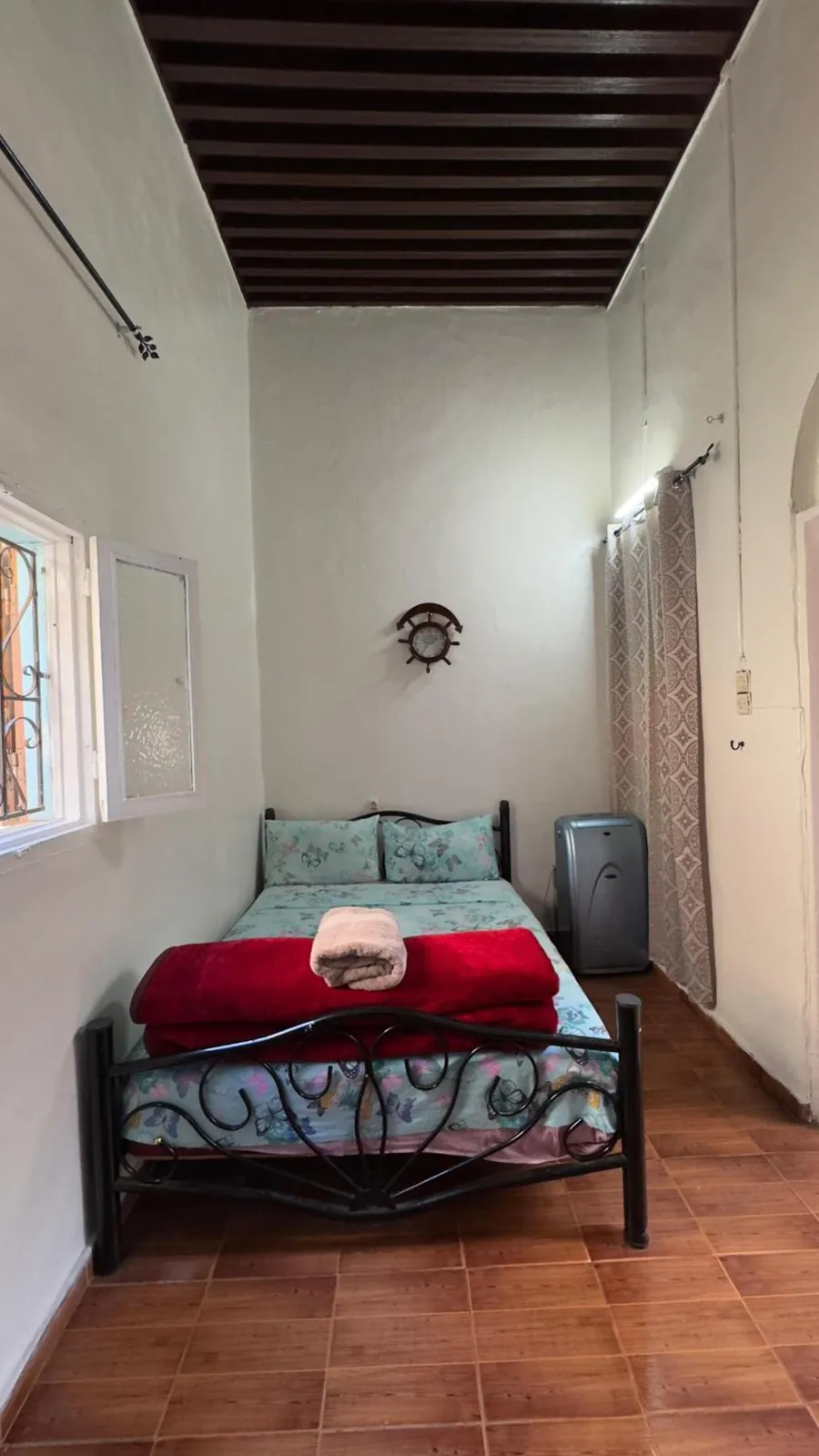 Chambre double, lit double en fer forgé