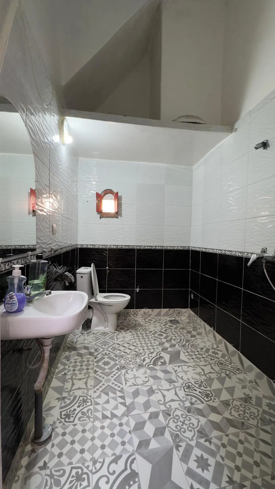 Salle de bains de la chambre double